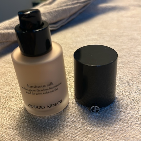 Giorgio Armani Luminous Silk Foundation - Cream - Picture 6 of 9